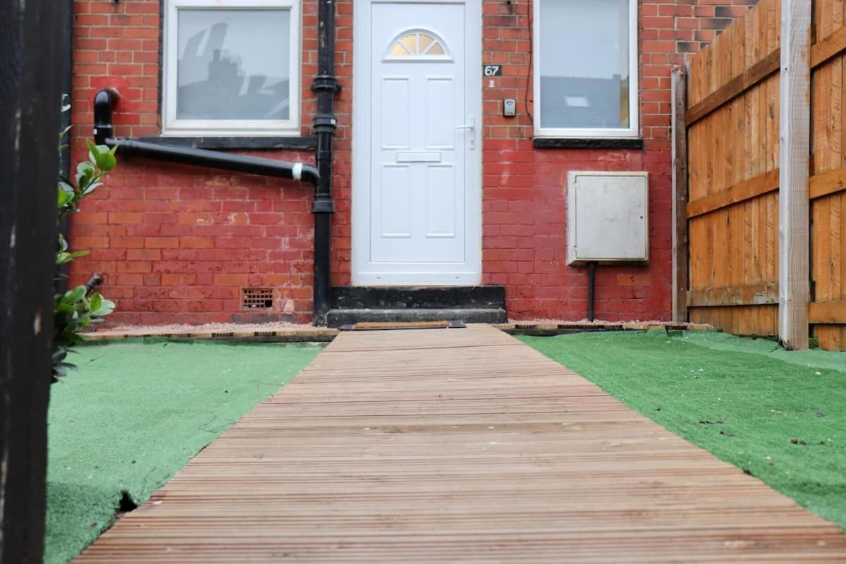 Entire Family Vacation Home . Wifi . Free Parking Leeds  Exterior photo